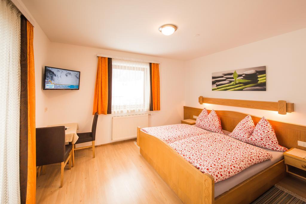 Hotel Pension Barbara ซังต์ มาร์ติน อัม เทนเนนเกอเบียร์เกอ ภายนอก รูปภาพ